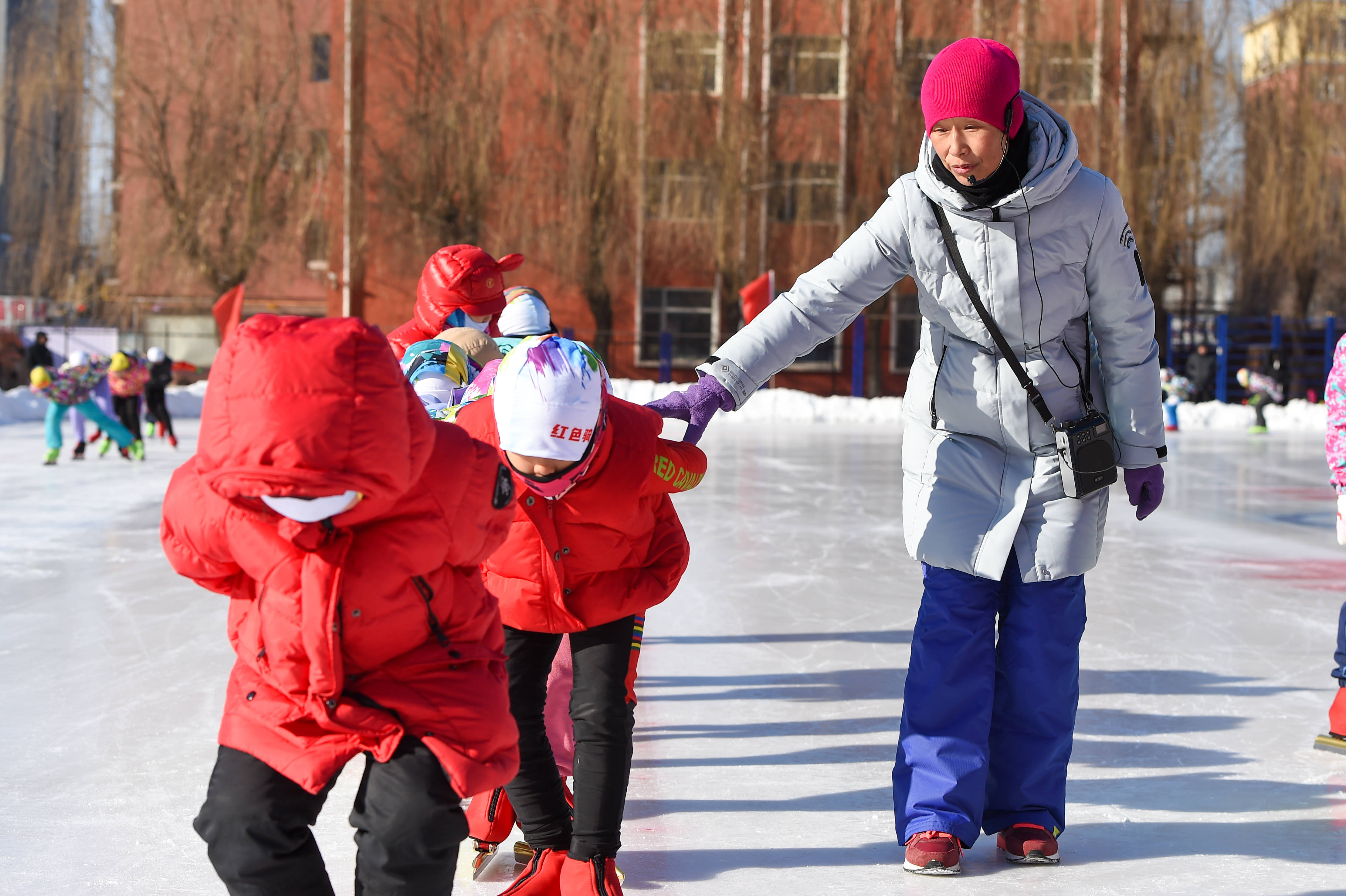 小學教師齊兵和她的“紅色騎兵”速滑隊